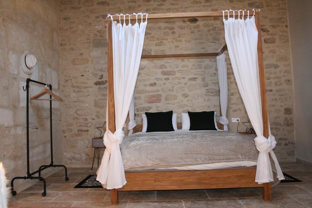 Guesthouse De Cambis B&B Remoulins Exterior foto